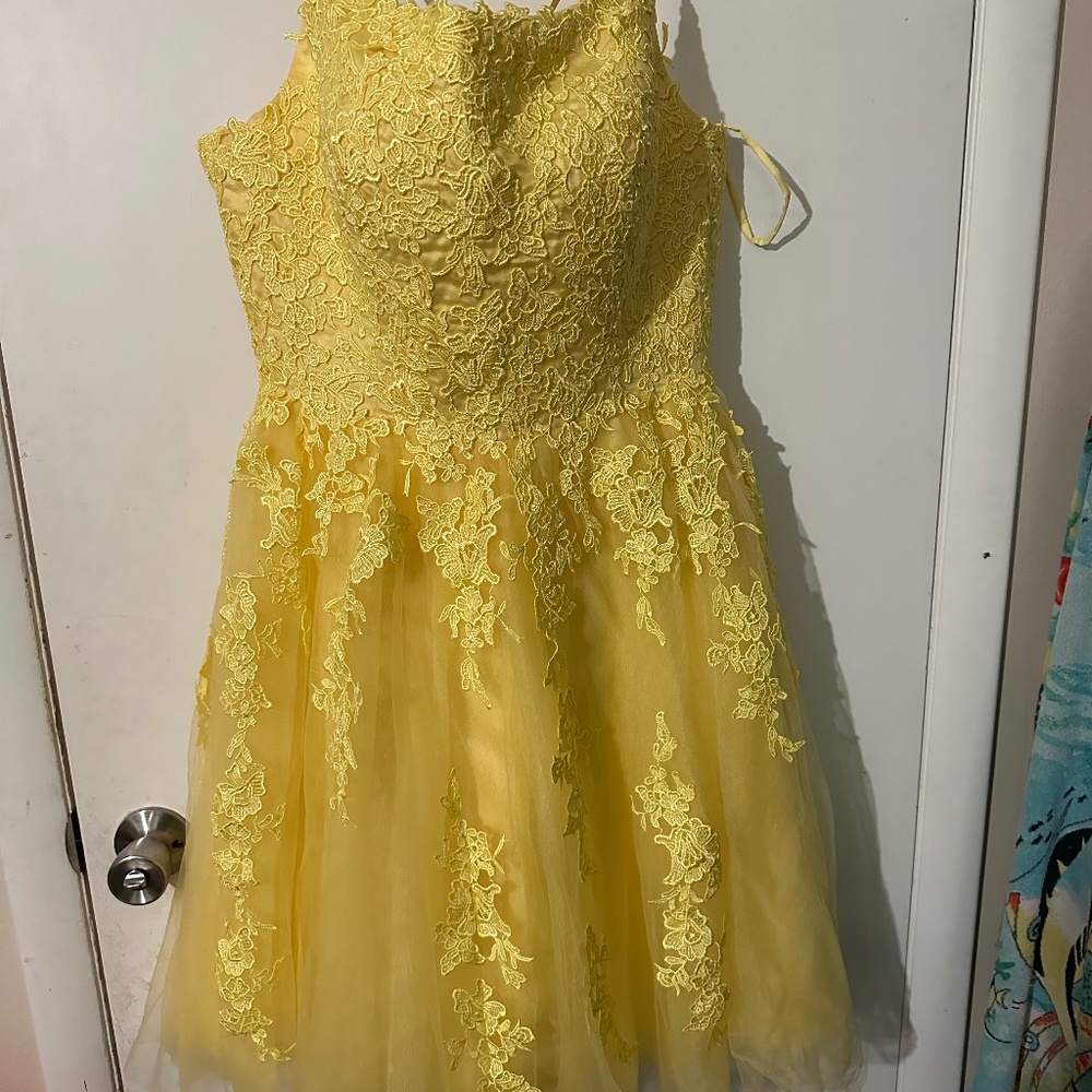Yellow dress - Picture 1 of 2